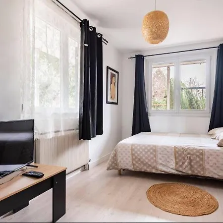 Guest house Zen Aeroport Tram Clim Sdb Priv